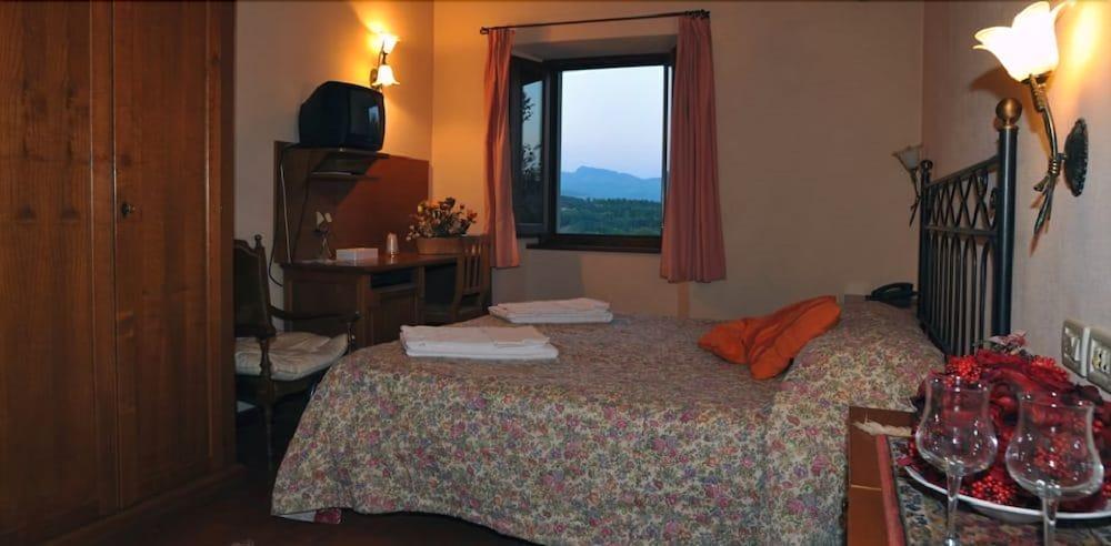 La Torricella Hotell Poppi Eksteriør bilde